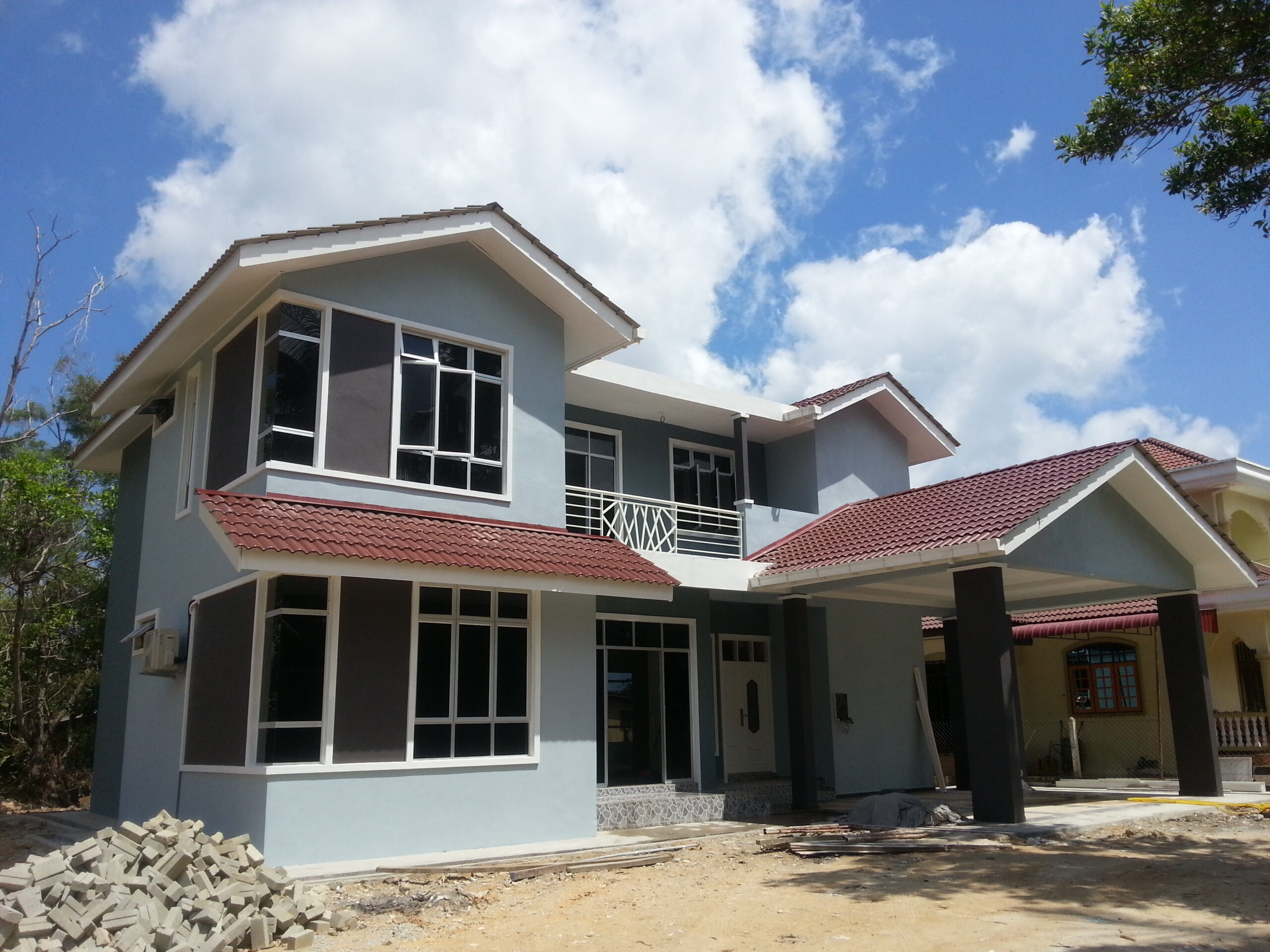 Membina Dan Menyiapkan Sebuah Rumah Banglo 2 Tingkat Di  Batu Rakit Terengganu